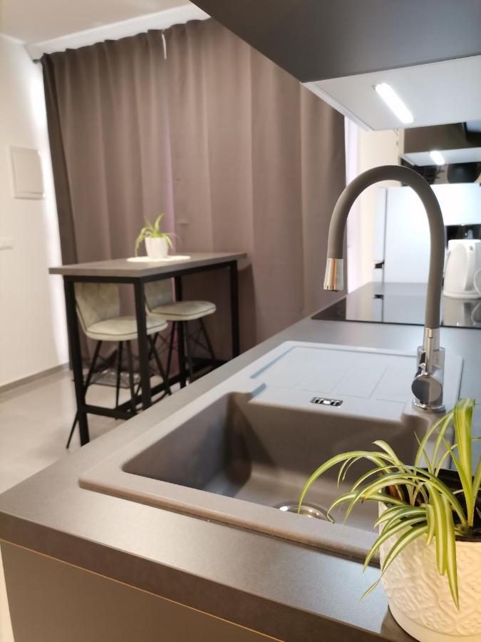 Cave With Free Parking Appartement *
