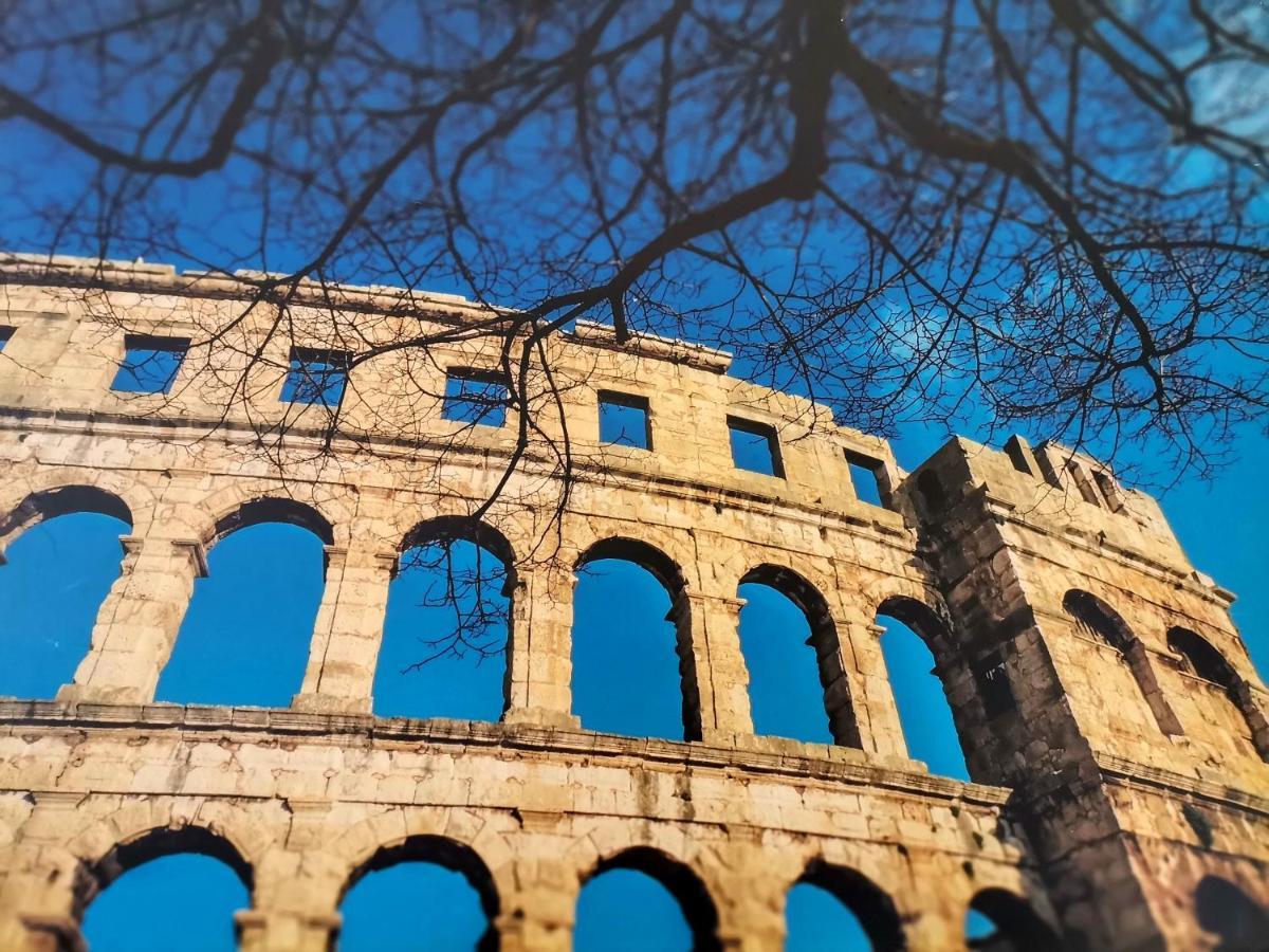 Cave With Free Parking Appartement Pula